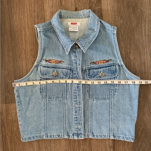 Vintage At Last Co Embroidered Denim Cropped Vest - Picture 6 of 9